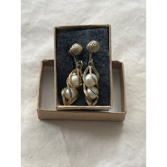 Antique/Vintage Antiqued Gold Tone Spiral Caged Dbl Pearl Screw-On Clip Earrings - Picture 9 of 11